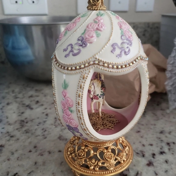 Selena Quintanilla Styled egg - Picture 1 of 6